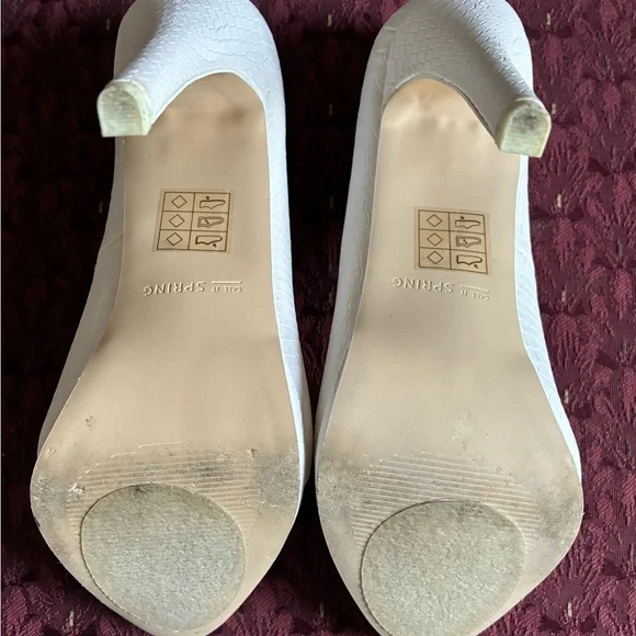 Call it spring white snakeskin pumps - Picture 4 of 6
